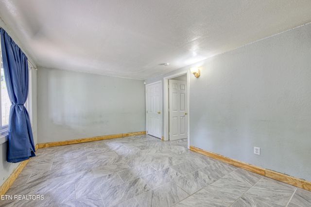 124 E Wadsworth Circle, Oak Ridge, TN 37830