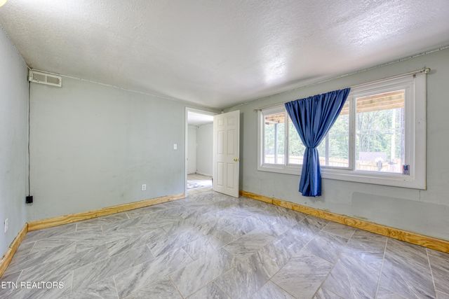 124 E Wadsworth Circle, Oak Ridge, TN 37830