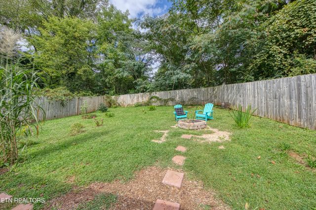 124 E Wadsworth Circle, Oak Ridge, TN 37830