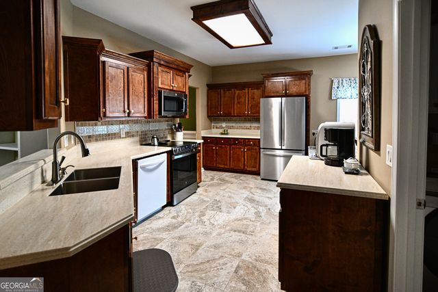 504 Park Place Court, Social Circle, GA 30025