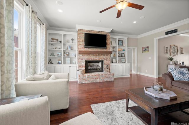 3755 Club View Ct, Zachary, LA 70791