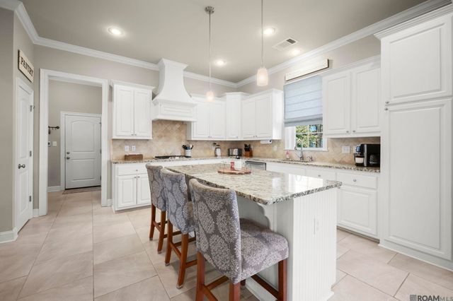 3755 Club View Ct, Zachary, LA 70791