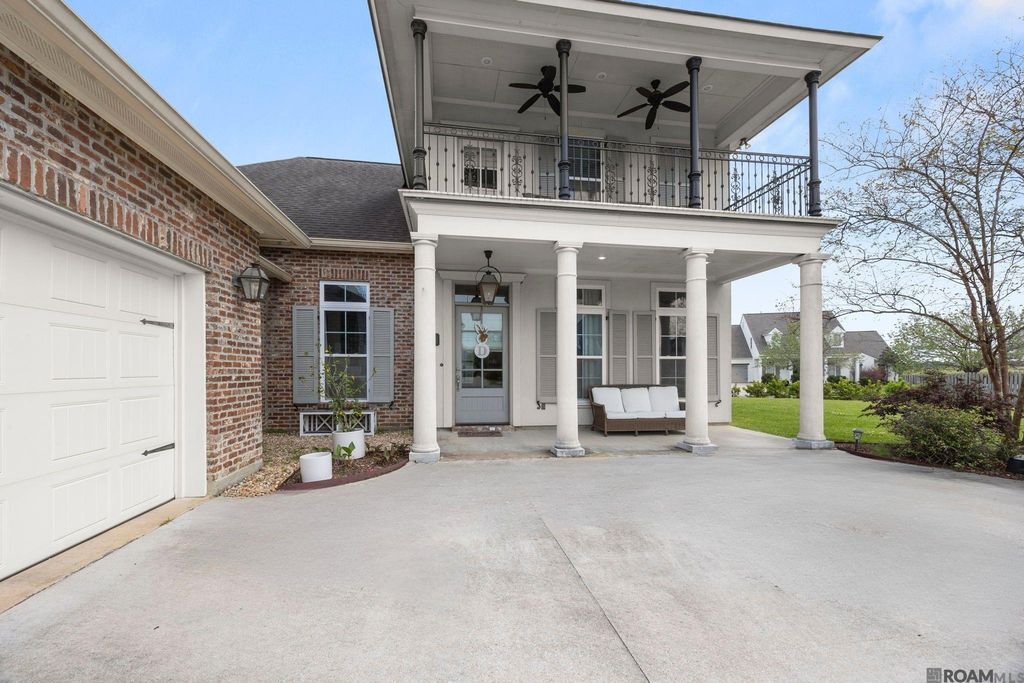 3755 Club View Ct, Zachary, LA 70791