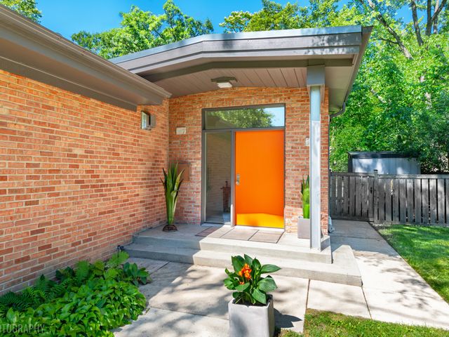 472 Lincoln Avenue, Lake Bluff, IL 60044