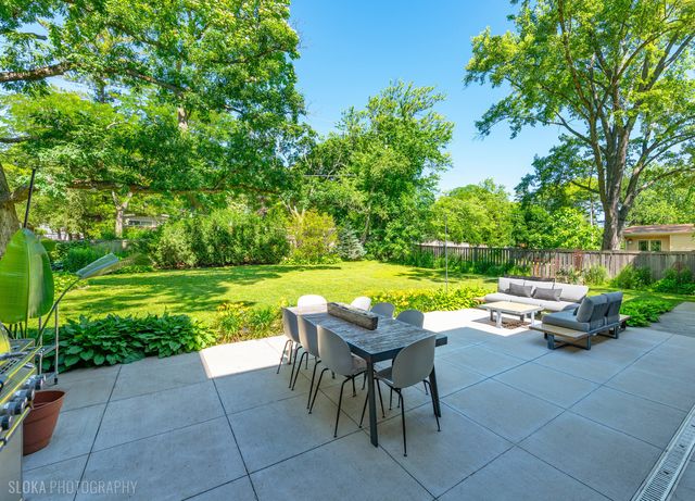472 Lincoln Avenue, Lake Bluff, IL 60044