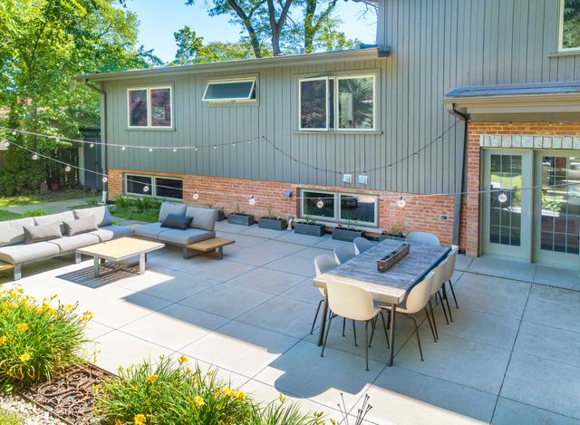 472 Lincoln Avenue, Lake Bluff, IL 60044