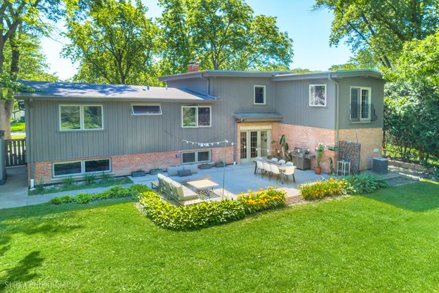 472 Lincoln Avenue, Lake Bluff, IL 60044