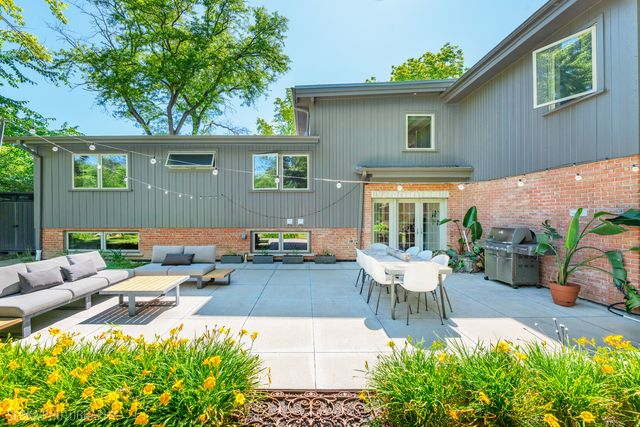 472 Lincoln Avenue, Lake Bluff, IL 60044