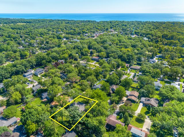 472 Lincoln Avenue, Lake Bluff, IL 60044