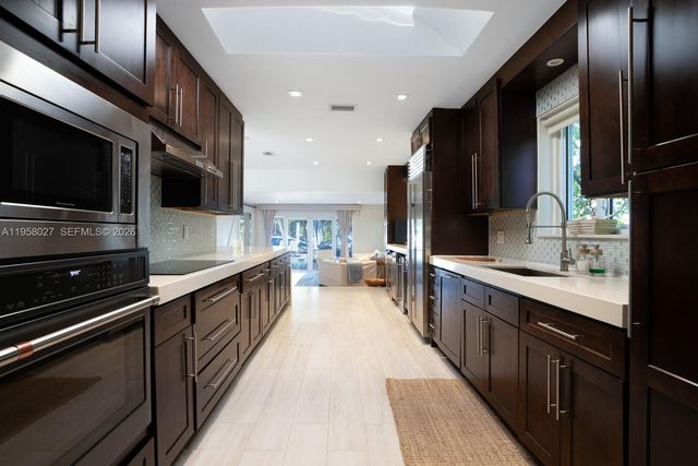 7910 Hawthorne Ave, Miami Beach, FL 33141