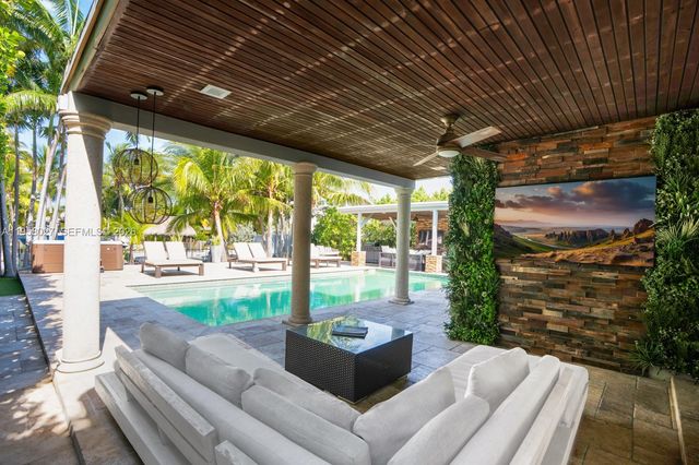 7910 Hawthorne Ave, Miami Beach, FL 33141