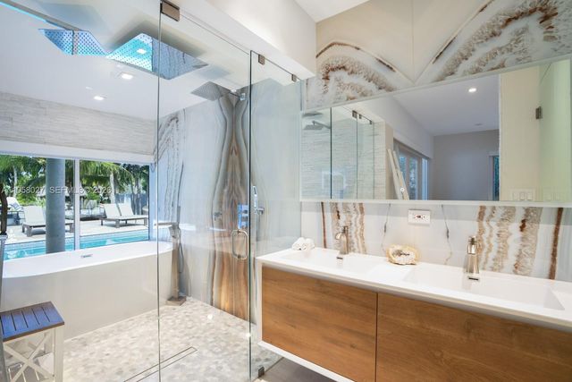 7910 Hawthorne Ave, Miami Beach, FL 33141