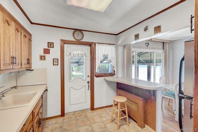 955 Cedar Court, Franklin Square, NY 11010