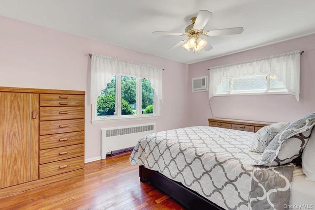 955 Cedar Court, Franklin Square, NY 11010