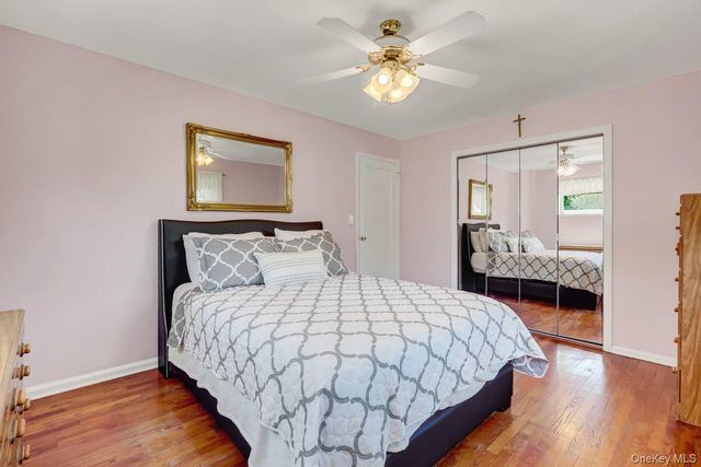 955 Cedar Court, Franklin Square, NY 11010