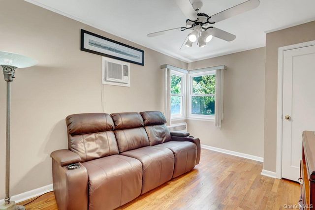955 Cedar Court, Franklin Square, NY 11010