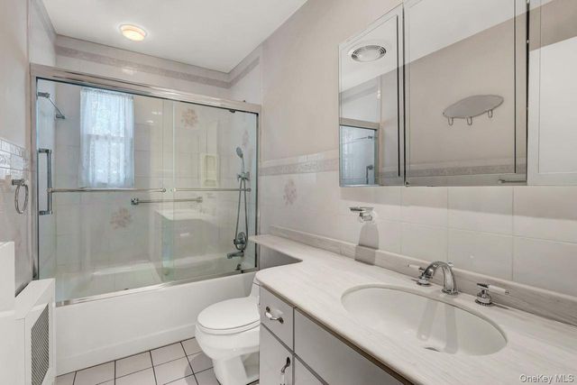 955 Cedar Court, Franklin Square, NY 11010