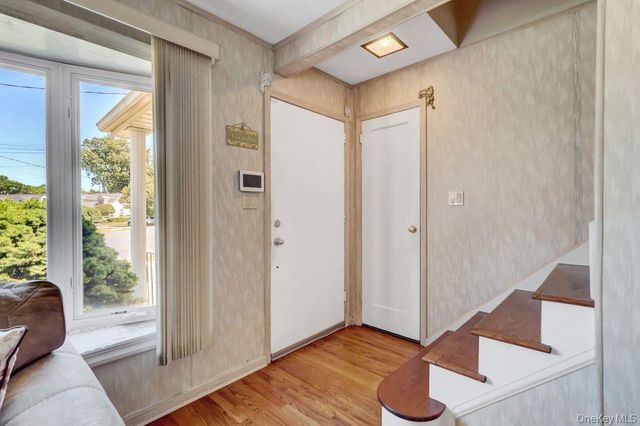 955 Cedar Court, Franklin Square, NY 11010