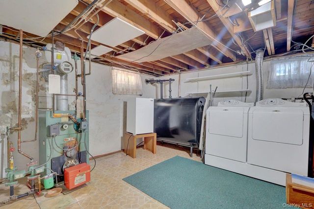 955 Cedar Court, Franklin Square, NY 11010