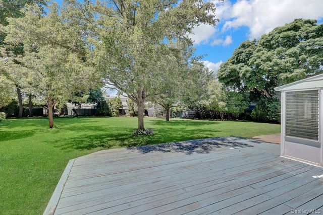 955 Cedar Court, Franklin Square, NY 11010