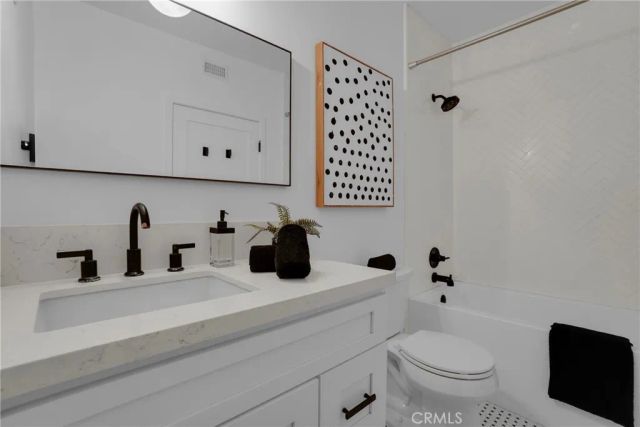 1871 Greenfield Avenue 102, Los Angeles, CA 90025