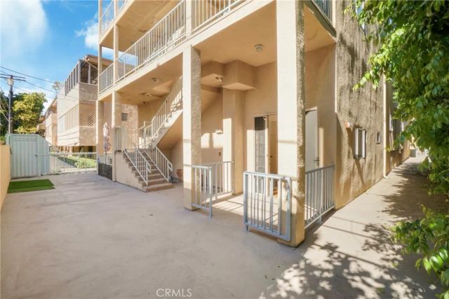 1871 Greenfield Avenue 102, Los Angeles, CA 90025