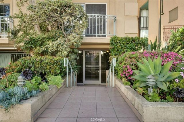 1871 Greenfield Avenue 102, Los Angeles, CA 90025