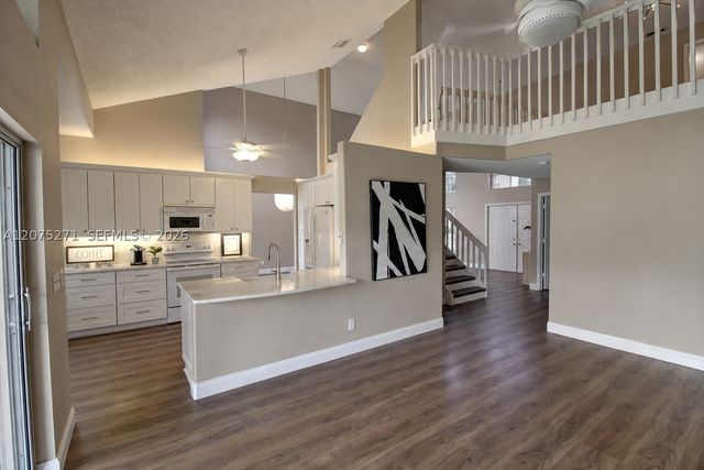18341 NW 10th St, Pembroke Pines, FL 33029
