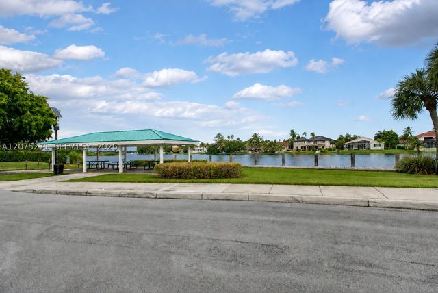 18341 NW 10th St, Pembroke Pines, FL 33029