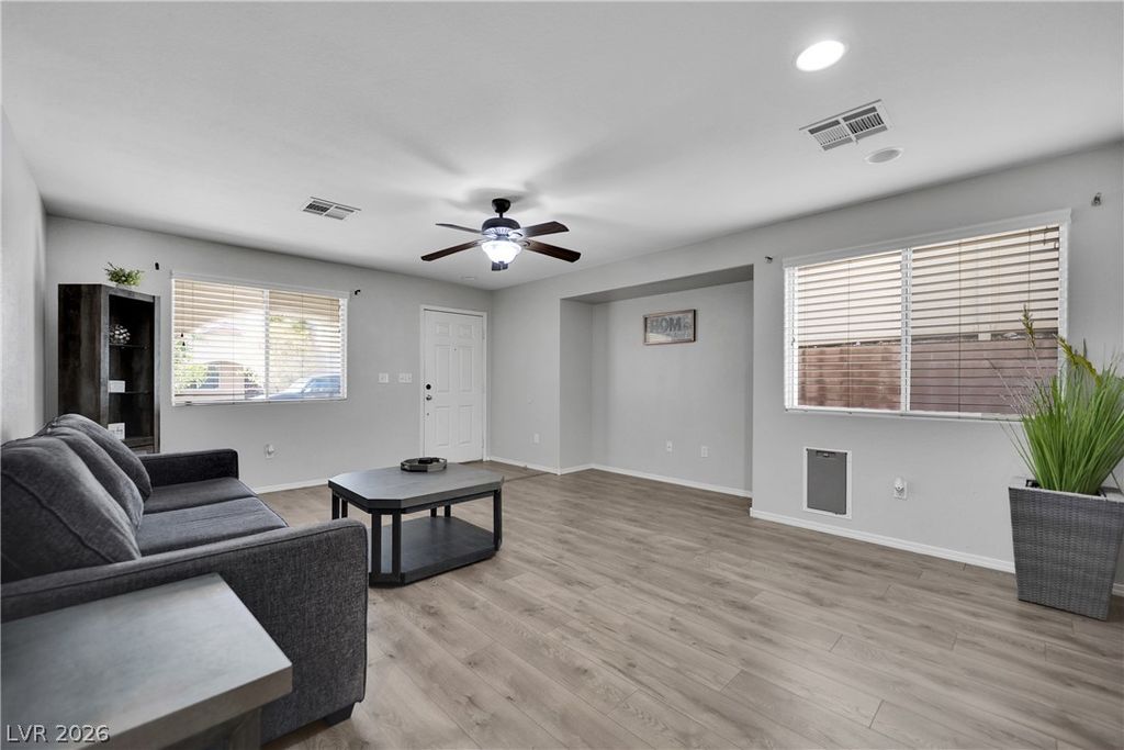 Image 6 of property listing at 10452 Chrisman Avenue, Las Vegas, NV 89129