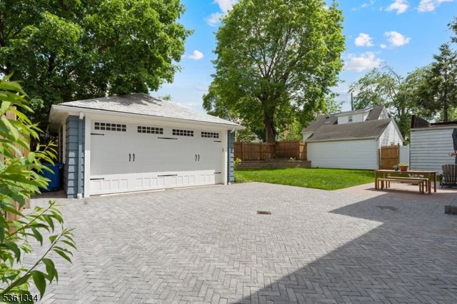 711 Lake St, Newark City, NJ 07104