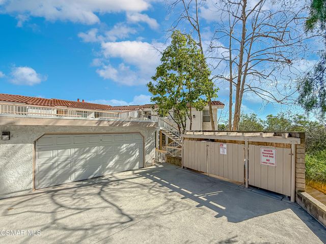 2533 Antonio Drive 301, Camarillo, CA 93010