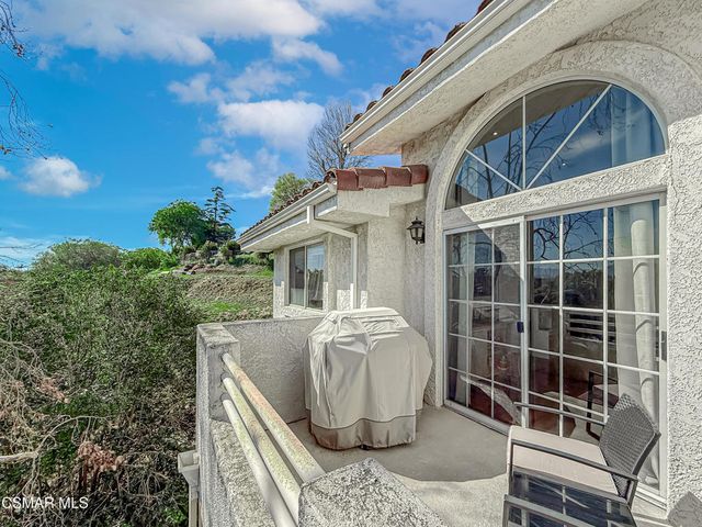 2533 Antonio Drive 301, Camarillo, CA 93010