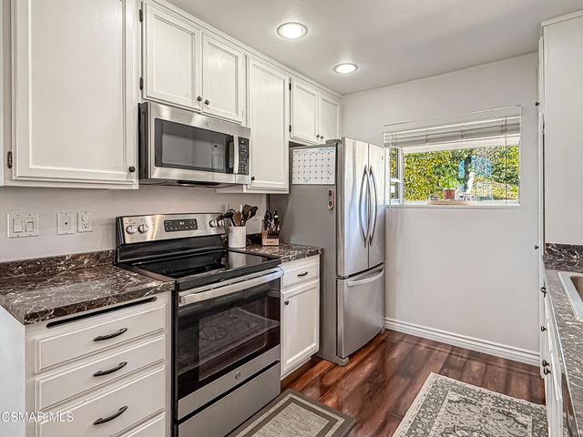 2533 Antonio Drive 301, Camarillo, CA 93010