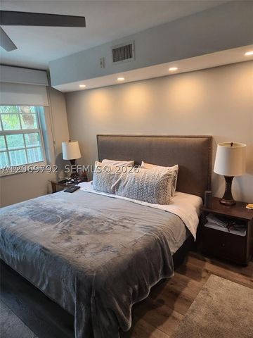 806 Cypress Grove Ln 403, Pompano Beach, FL 33069