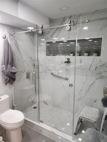 806 Cypress Grove Ln 403, Pompano Beach, FL 33069