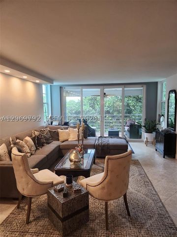 806 Cypress Grove Ln 403, Pompano Beach, FL 33069