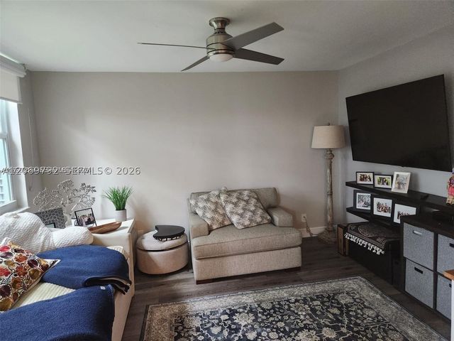 806 Cypress Grove Ln 403, Pompano Beach, FL 33069
