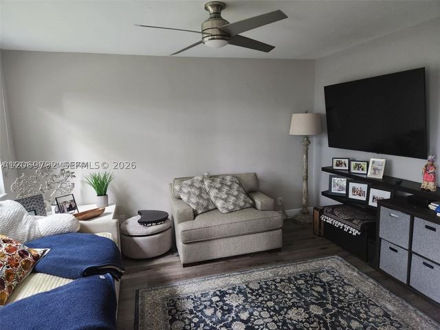 806 Cypress Grove Ln 403, Pompano Beach, FL 33069