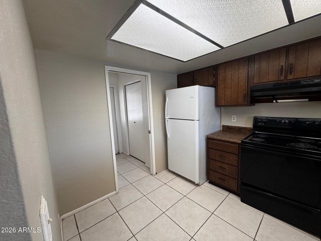 2072 E DONNER Drive, Tempe, AZ 85282