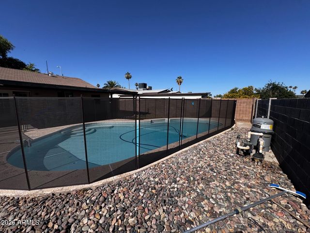 2072 E DONNER Drive, Tempe, AZ 85282