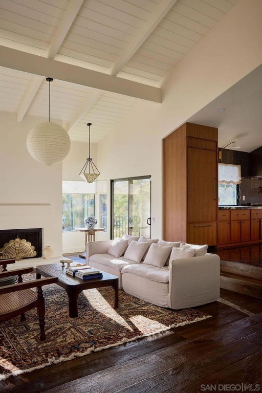 Image 10 of property listing at 17335 Via Del Bravo, Rancho Santa Fe, CA 92067