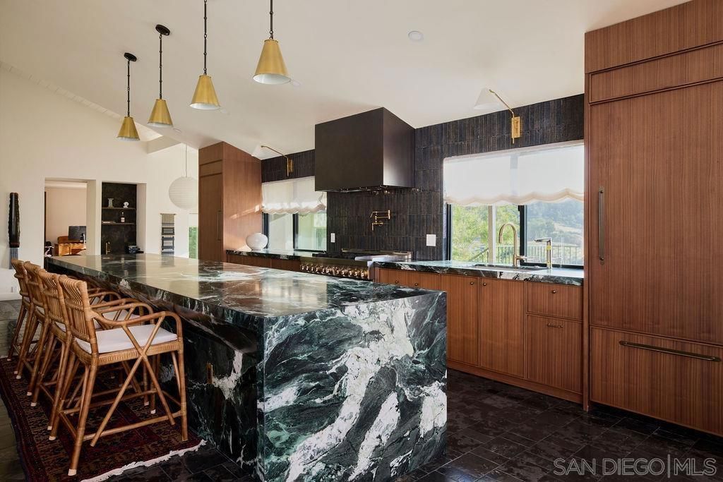 Image 12 of property listing at 17335 Via Del Bravo, Rancho Santa Fe, CA 92067