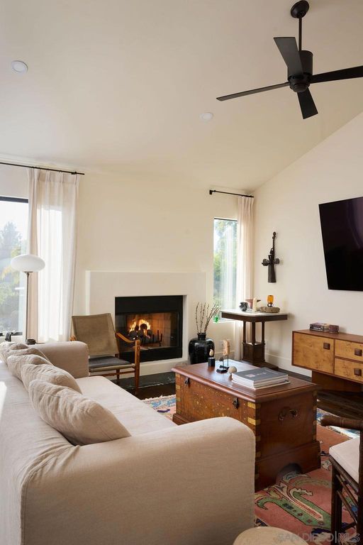 Image 14 of property listing at 17335 Via Del Bravo, Rancho Santa Fe, CA 92067