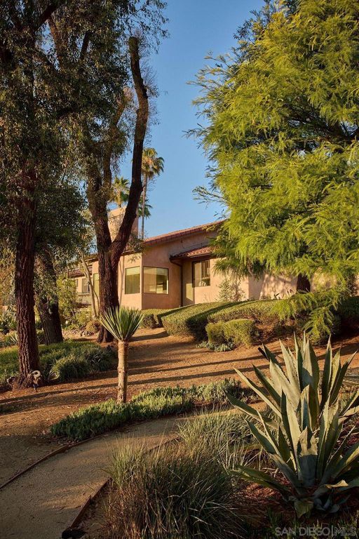 Image 2 of property listing at 17335 Via Del Bravo, Rancho Santa Fe, CA 92067