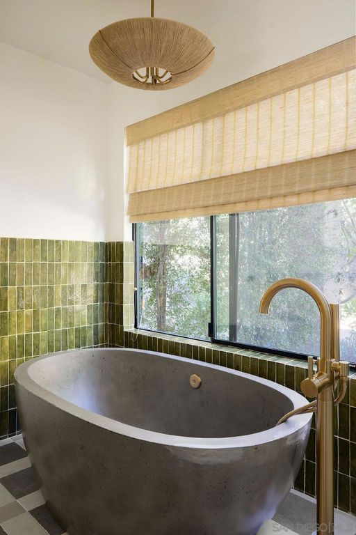 Image 22 of property listing at 17335 Via Del Bravo, Rancho Santa Fe, CA 92067
