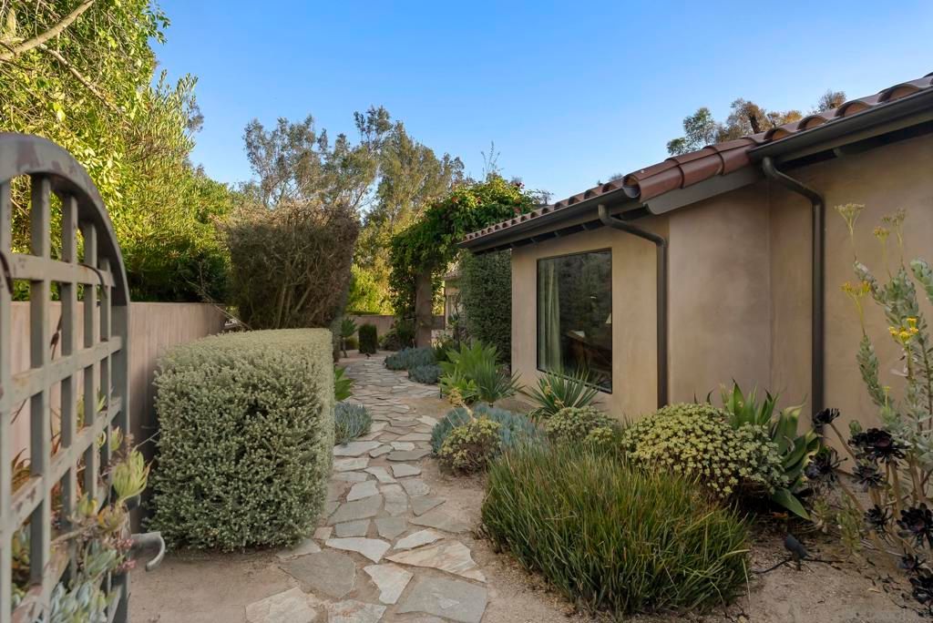 Image 32 of property listing at 17335 Via Del Bravo, Rancho Santa Fe, CA 92067
