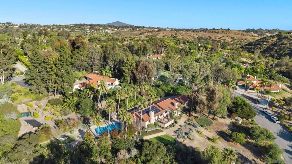 Image 37 of property listing at 17335 Via Del Bravo, Rancho Santa Fe, CA 92067