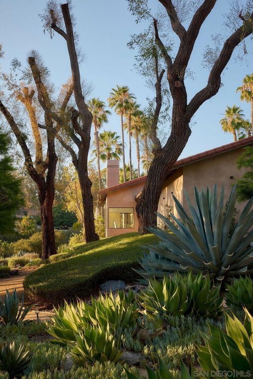 Image 4 of property listing at 17335 Via Del Bravo, Rancho Santa Fe, CA 92067