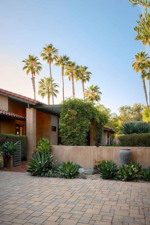 Image 5 of property listing at 17335 Via Del Bravo, Rancho Santa Fe, CA 92067